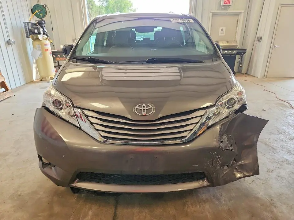 2017 TOYOTA SIENNA XLE PREMIUM 7-PASSENGER  