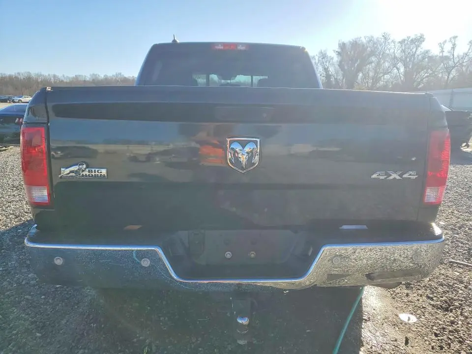 2016 RAM 1500 SLT  