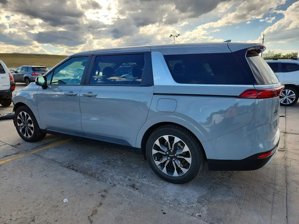 2024 KIA CARNIVAL EX  