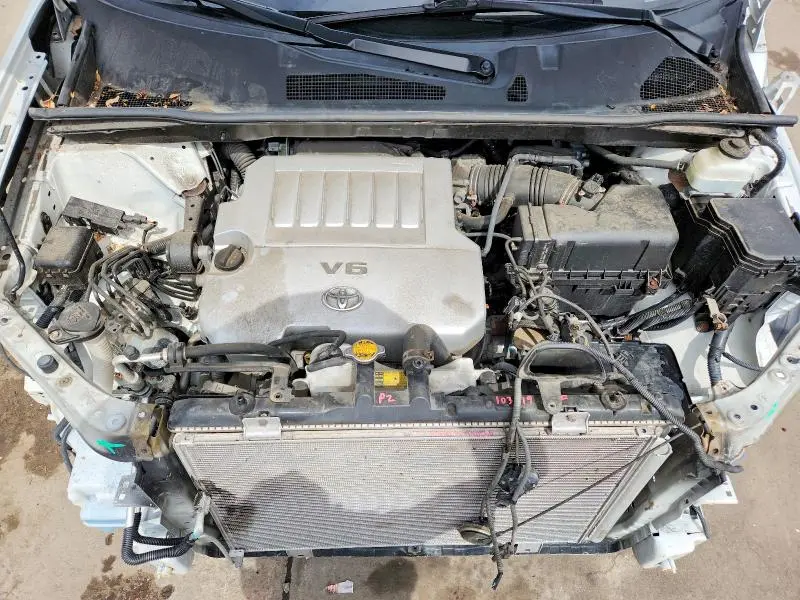 2013 TOYOTA HIGHLANDER SE  