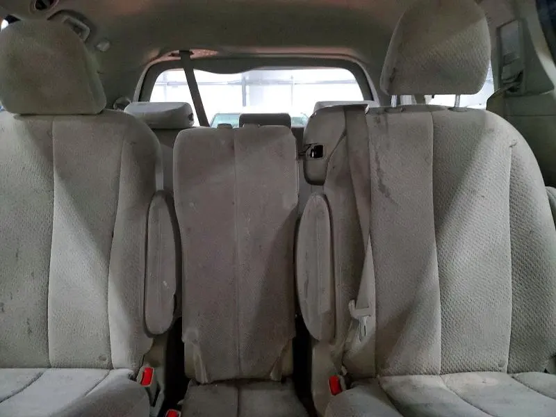 2011 TOYOTA SIENNA LE 8-PASSENGER  
