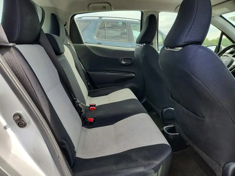 2013 TOYOTA YARIS 5-DOOR LE  