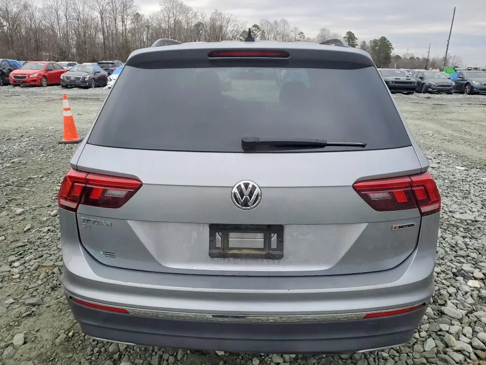 2021 VOLKSWAGEN TIGUAN SE  