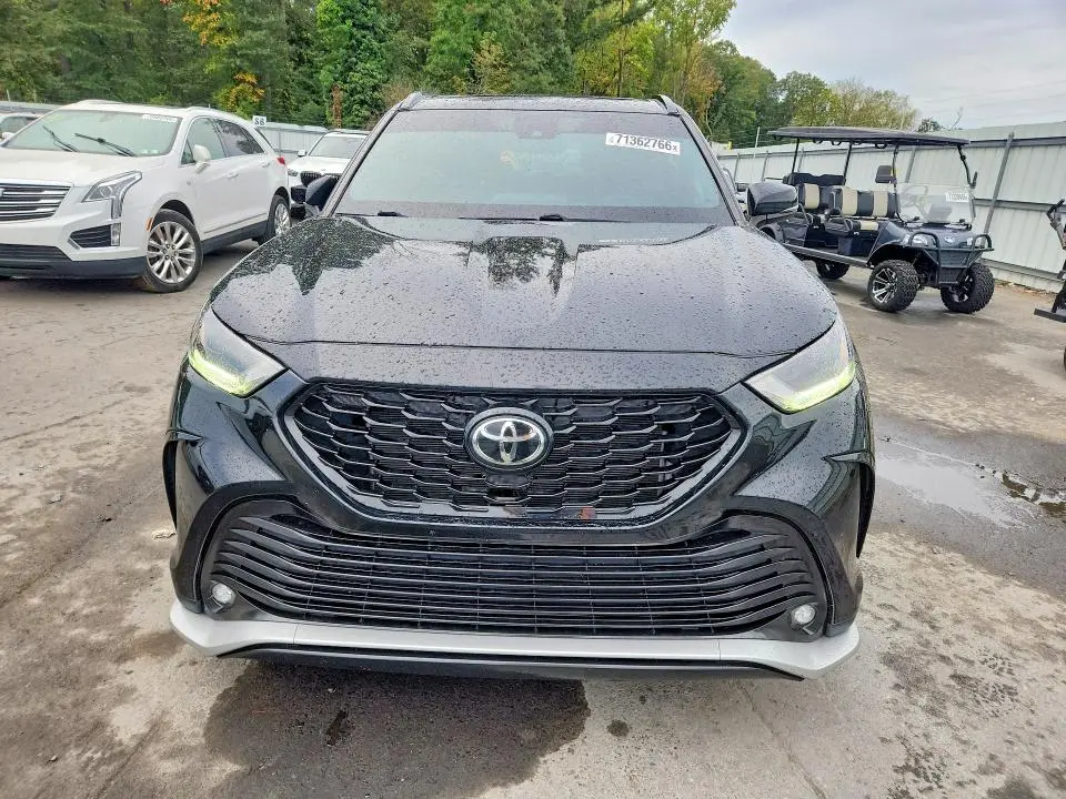 2021 TOYOTA HIGHLANDER XSE  