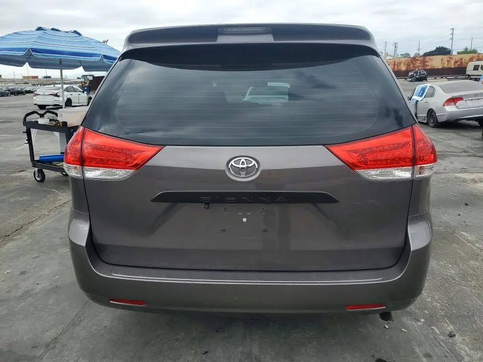 2014 TOYOTA SIENNA L 7-PASSENGER  