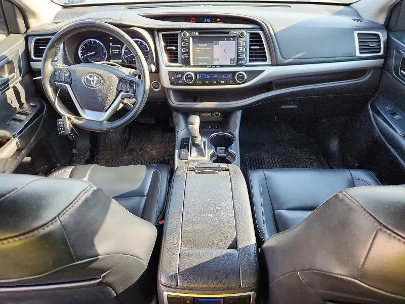 2019 TOYOTA HIGHLANDER SE  