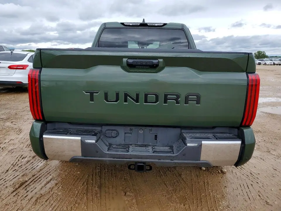 2022 TOYOTA TUNDRA SR5  