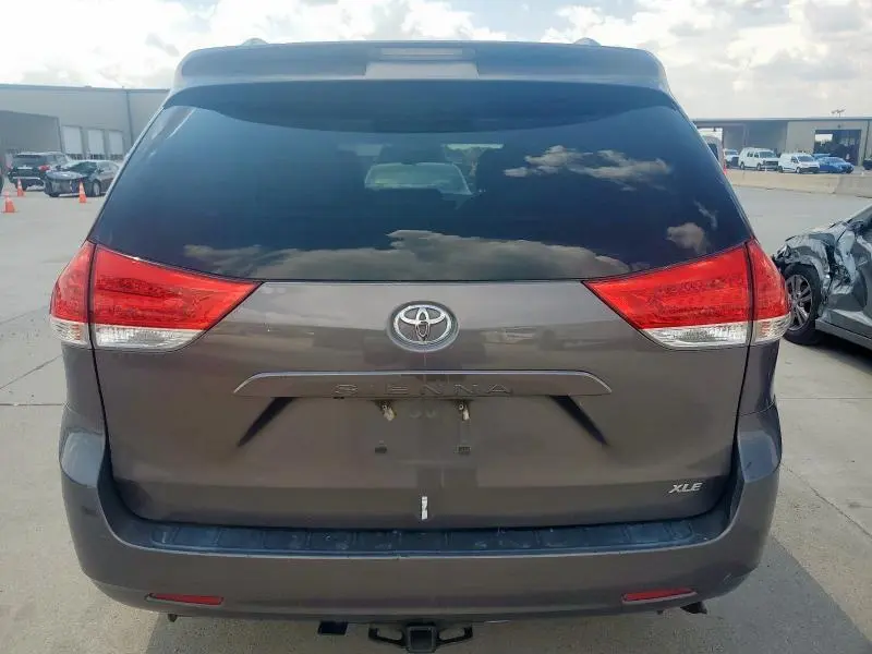 2011 TOYOTA SIENNA XLE  