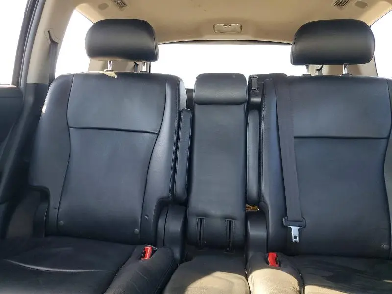 2012 TOYOTA HIGHLANDER SE  