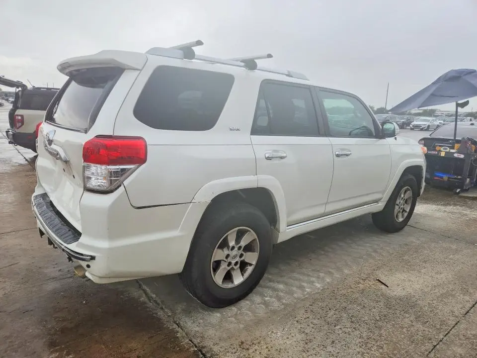 2011 TOYOTA 4RUNNER SR5  
