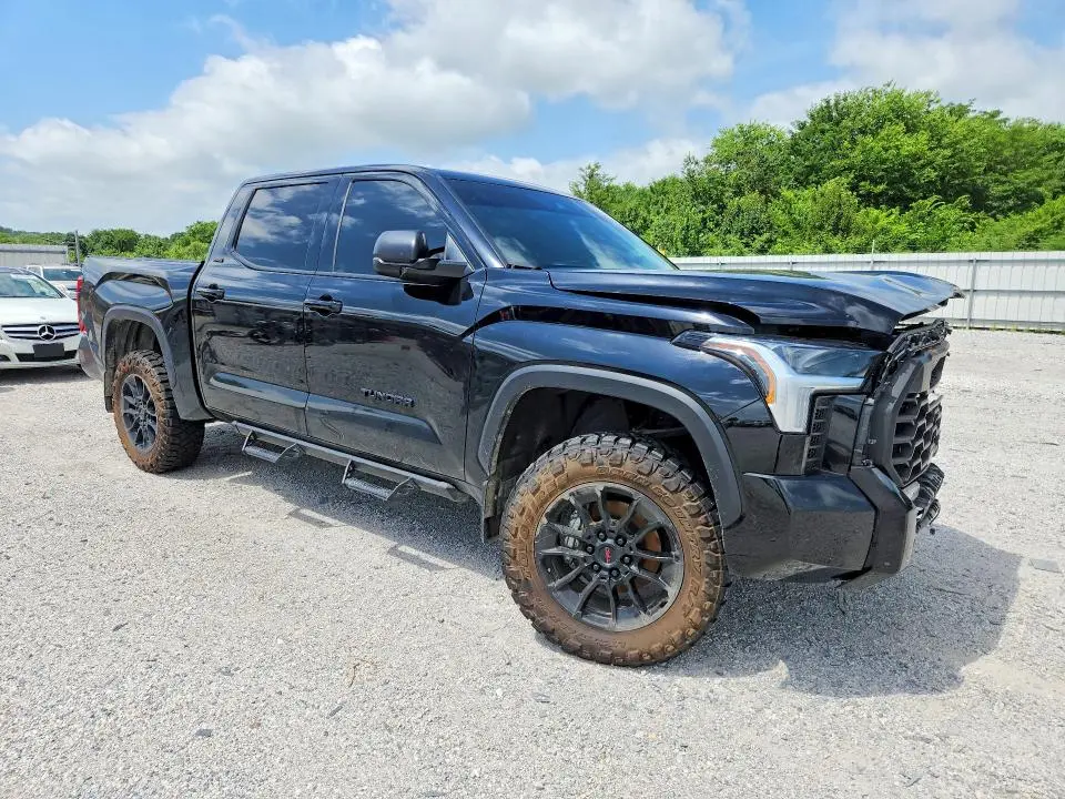 2024 TOYOTA TUNDRA SR5  