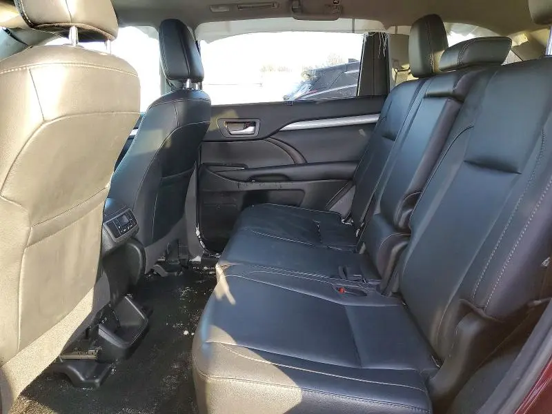 2018 TOYOTA HIGHLANDER SE  