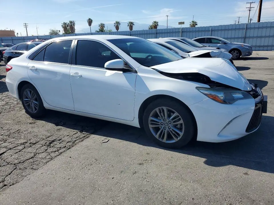 2015 TOYOTA CAMRY SE  