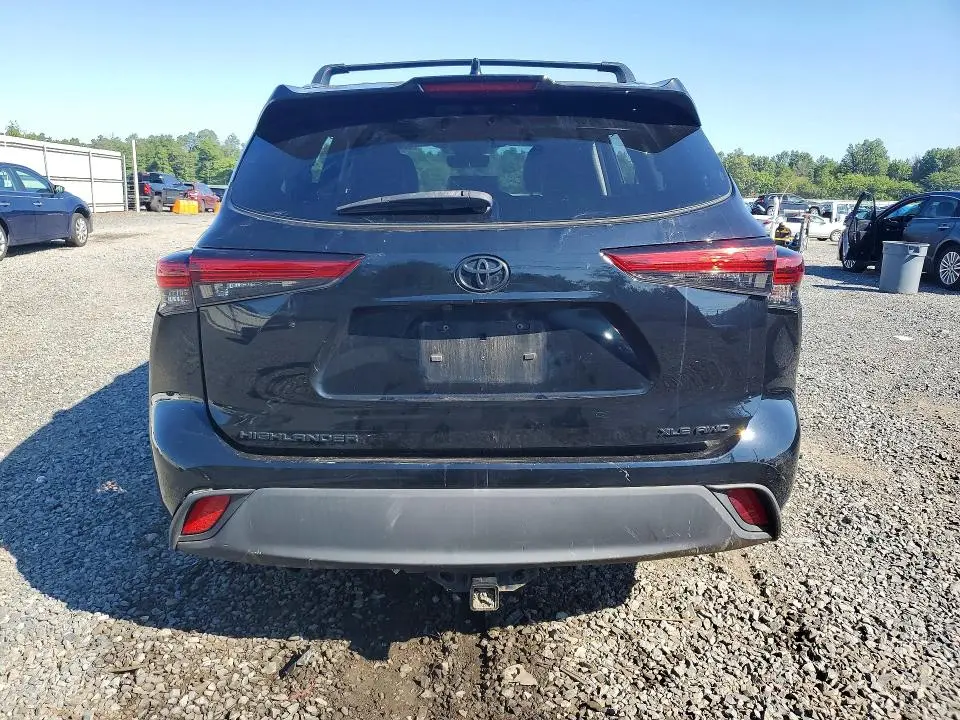 2021 TOYOTA HIGHLANDER XLE  