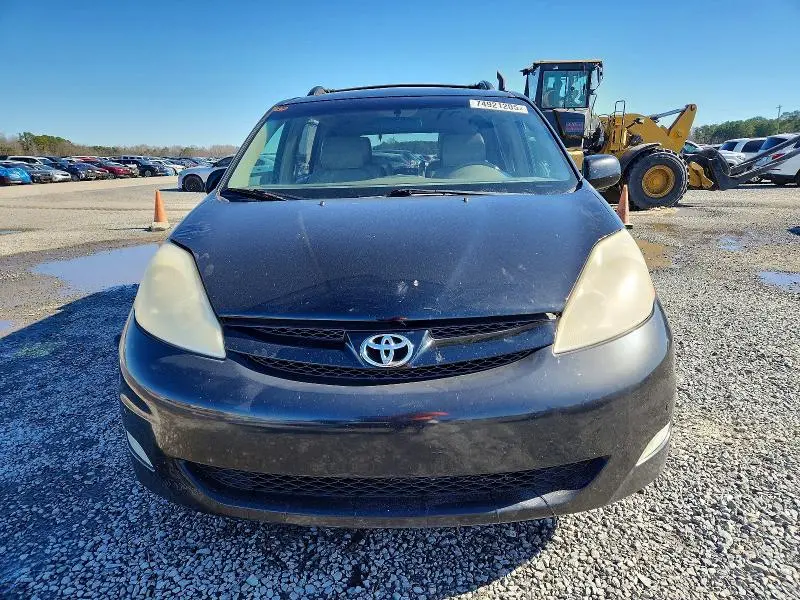 2010 TOYOTA SIENNA XLE  