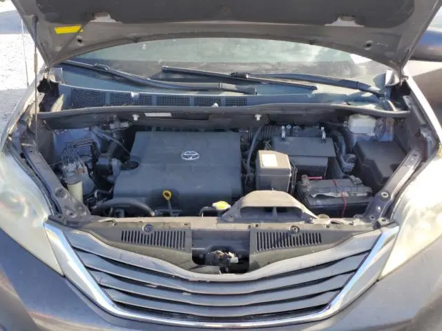 2012 TOYOTA SIENNA XLE  