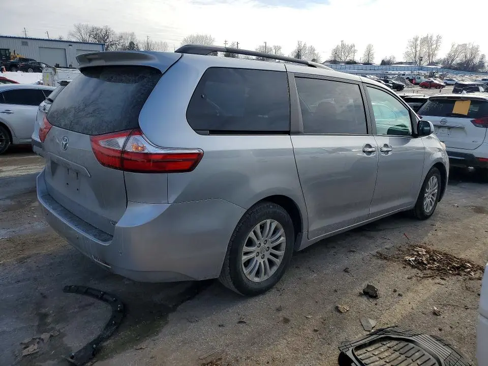 2017 TOYOTA SIENNA   