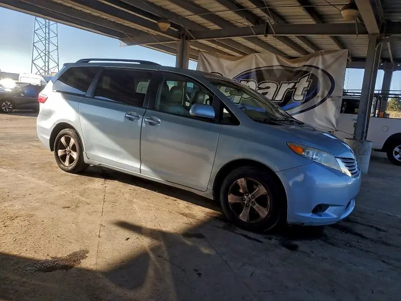 2015 TOYOTA SIENNA LE  