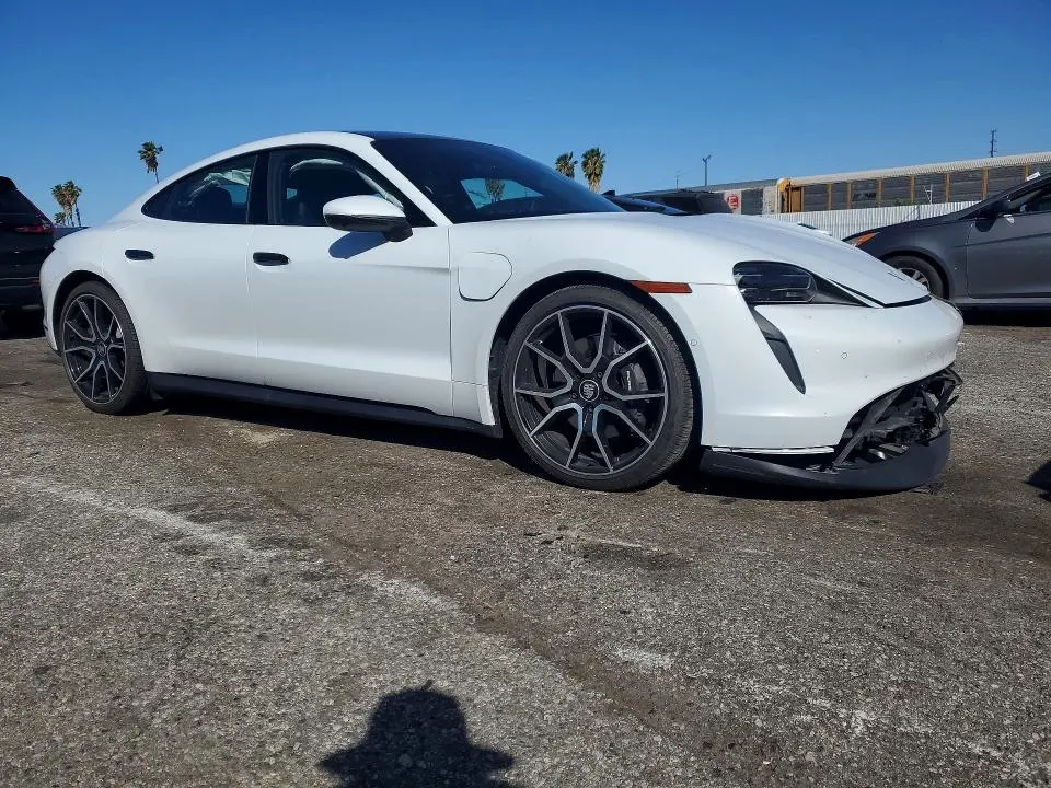 2023 PORSCHE TAYCAN   