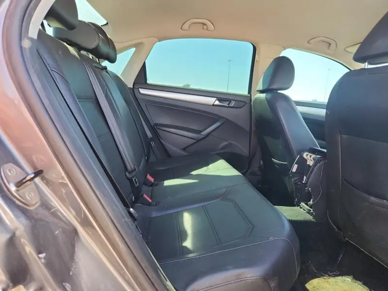 2012 VOLKSWAGEN PASSAT SE  