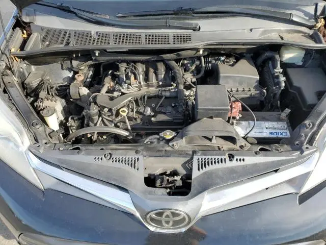 2018 TOYOTA SIENNA XLE  