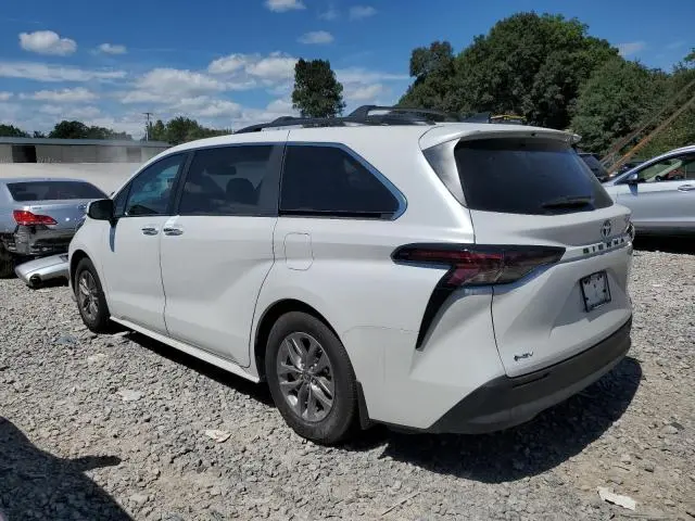 2025 TOYOTA SIENNA XLE  