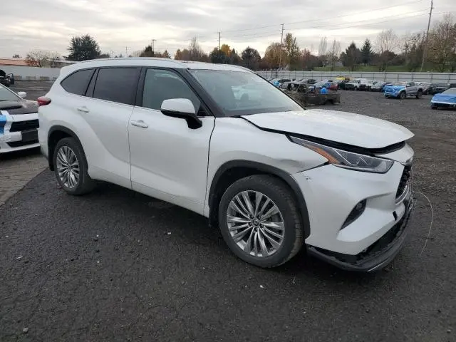 2022 TOYOTA HIGHLANDER PLATINUM  