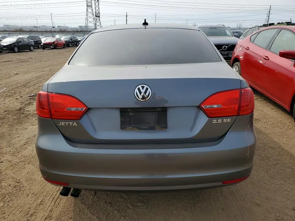 2013 VOLKSWAGEN JETTA SE  