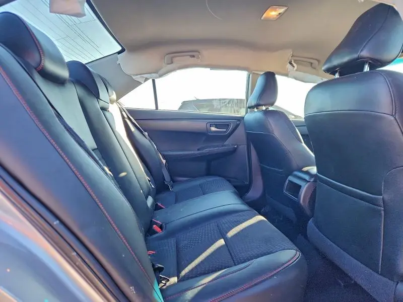 2015 TOYOTA CAMRY SE  