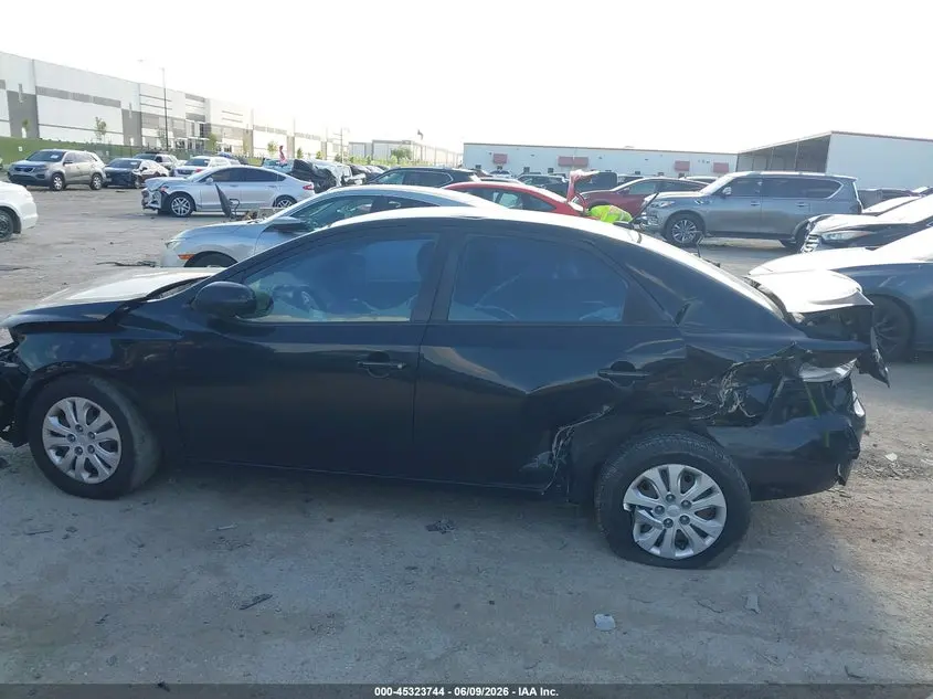 2013 KIA FORTE LX