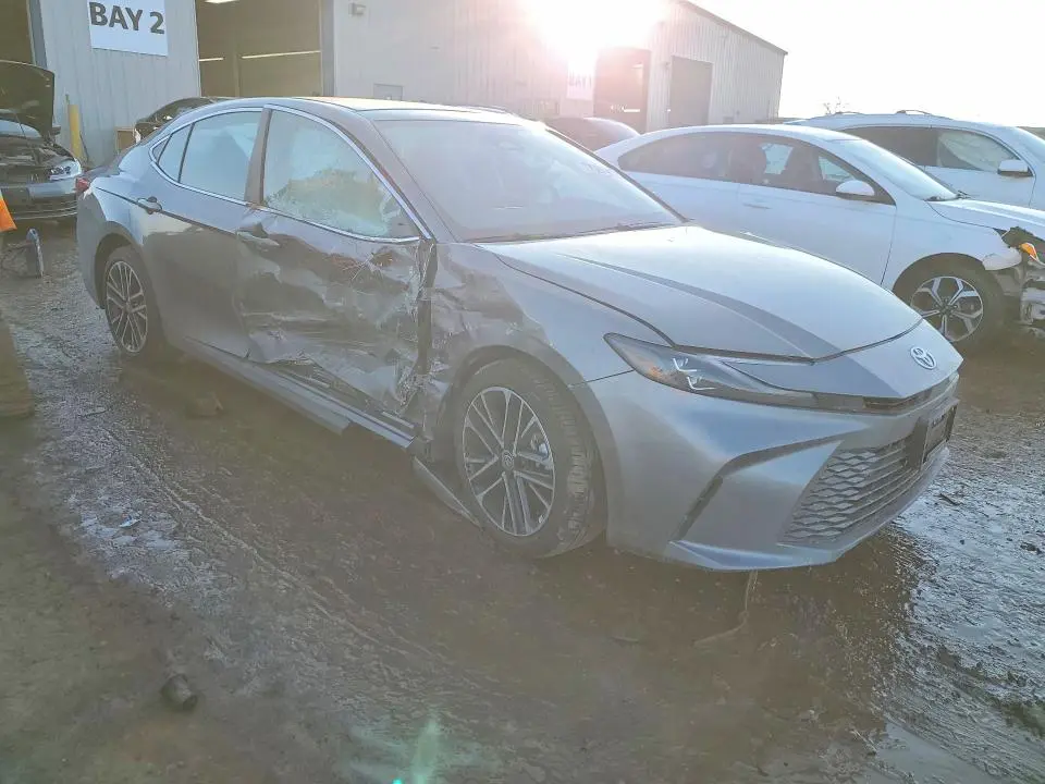 2025 TOYOTA CAMRY XLE  