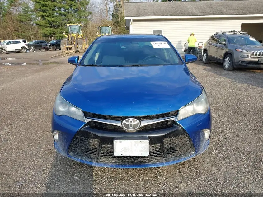 2016 TOYOTA CAMRY SE