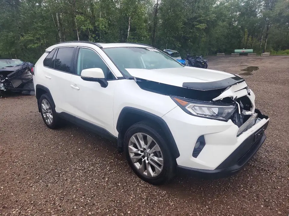2021 TOYOTA RAV4 XLE  