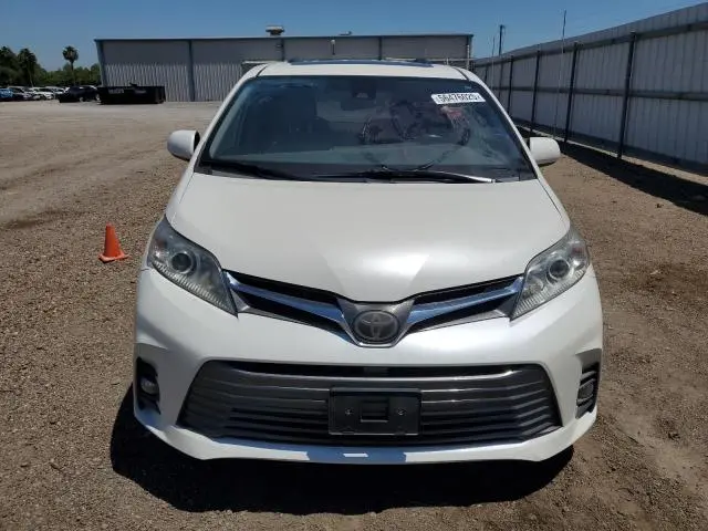 2020 TOYOTA SIENNA XLE  