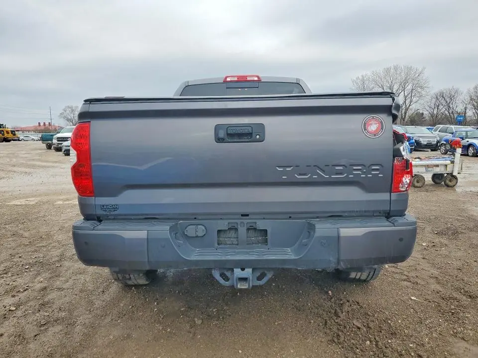 2018 TOYOTA TUNDRA SR5  