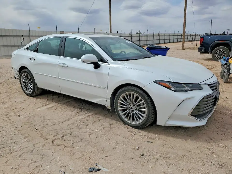 2019 TOYOTA AVALON   