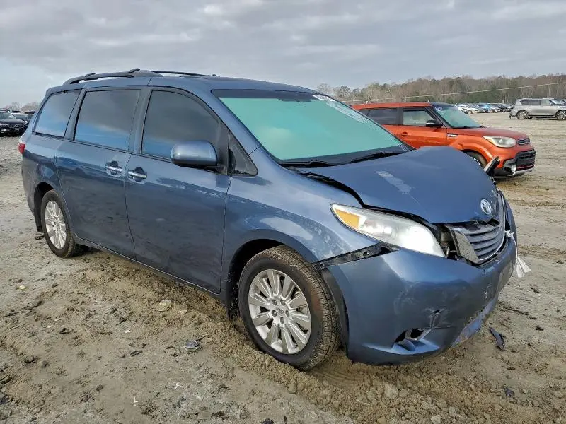 2015 TOYOTA SIENNA XLE  