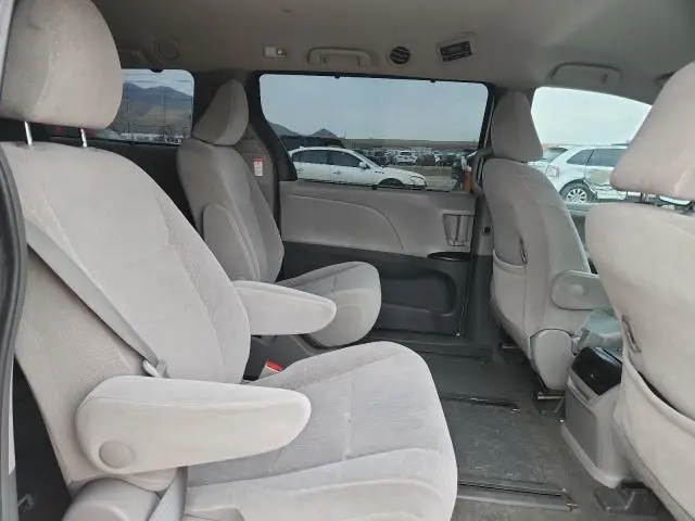 2015 TOYOTA SIENNA LE  