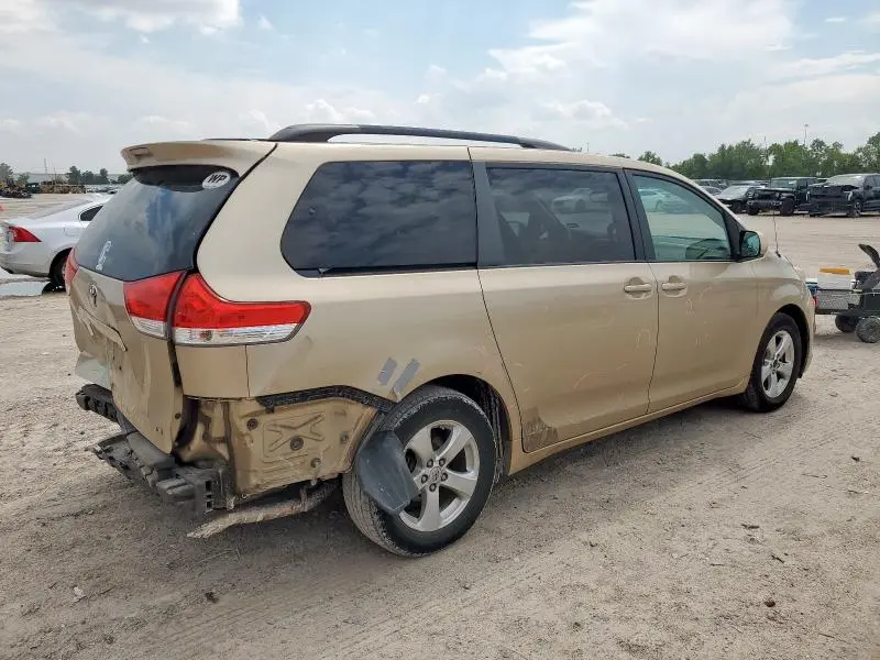 2011 TOYOTA SIENNA LE