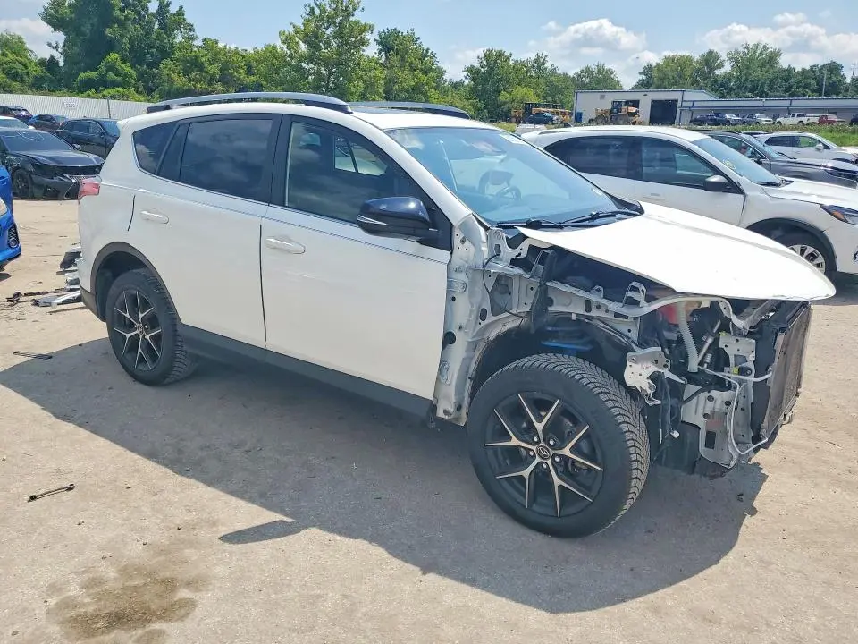 2018 TOYOTA RAV4 SE  