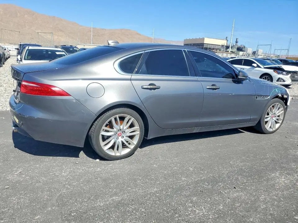 2017 JAGUAR XF PRESTIGE  