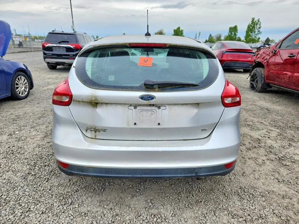 2015 FORD FOCUS SE  