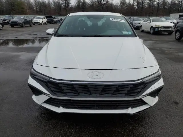 2024 HYUNDAI ELANTRA SE  
