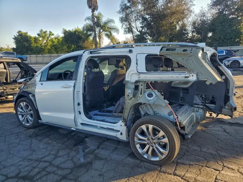 2023 TOYOTA SIENNA LIMITED  