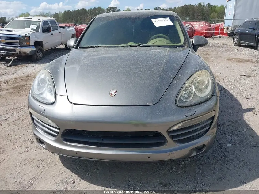 2013 PORSCHE CAYENNE  