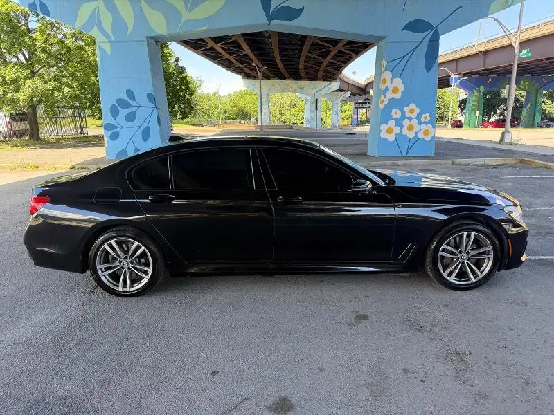 2019 BMW 750 XI  