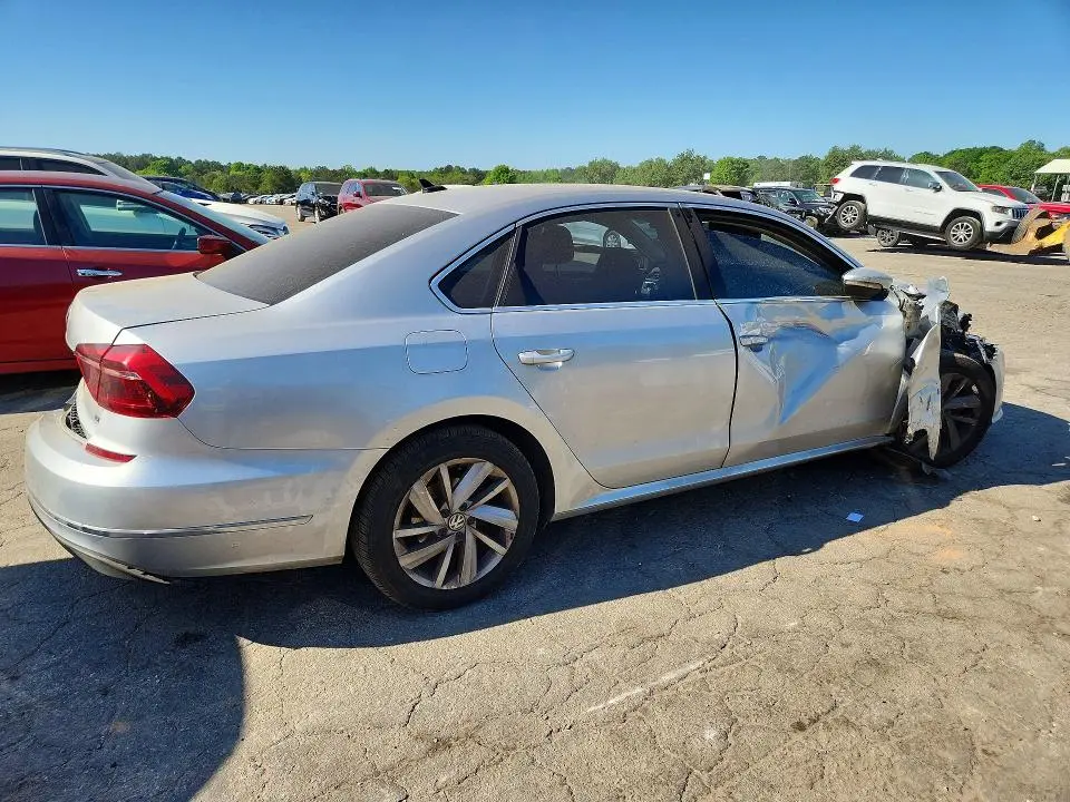 2018 VOLKSWAGEN PASSAT   