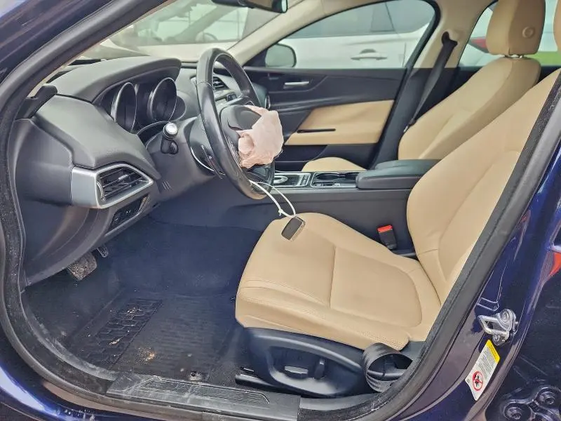 2017 JAGUAR XE PREMIUM  