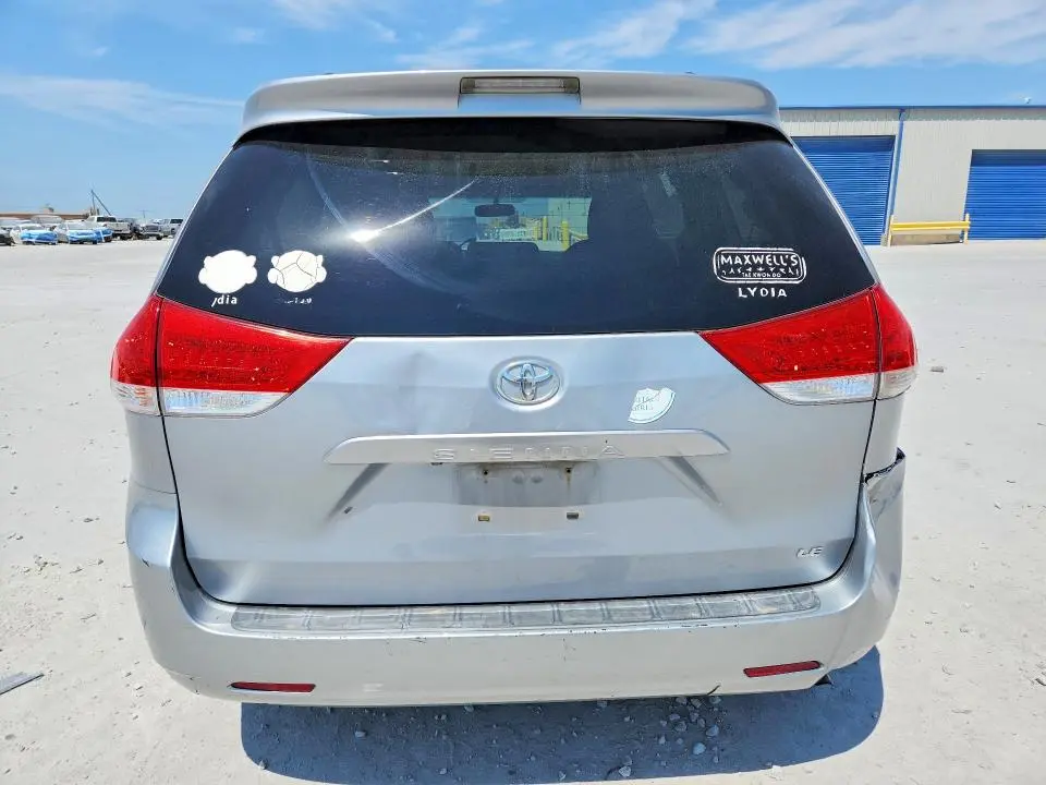 2011 TOYOTA SIENNA LE  