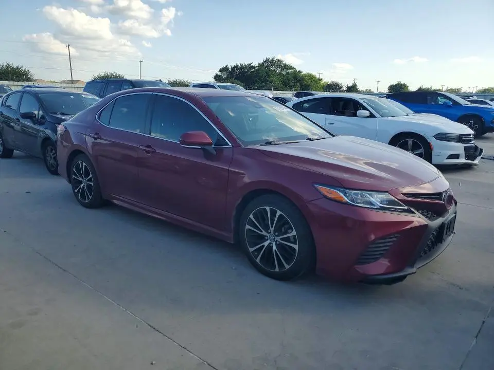 2018 TOYOTA CAMRY SE  